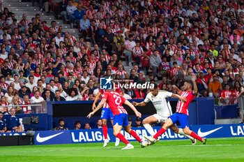 2023-09-24 - Jude Bellingham (Real Madrid) in action against Koke (Atletico Madrid) and Mario Hermoso (Atletico Madrid) during the football match between Atletico Madrid vs Real Madrid, knows as the Derbi of Madrid, valid for the matchday 06 of LaLiga EA Sports played at Estadio Civitas Metropolitano on September 24, 2023 in Madrid, Spain - ATLETICO MADRID VS REAL MADRID - SPANISH LA LIGA - SOCCER