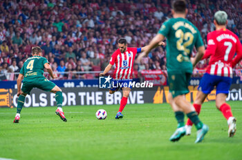 2023-10-01 - Jorge Resurreccion Merodio (Koke) (Atletico Madrid) in action with the ball during the football match of Spanish championship La Liga EA Sports between Atletico Madrid vs Cadiz played at Metropolitano stadium on October 01, 2023 in Madrid, Spain - ATLETICO MADRID VS CADIZ - SPANISH LA LIGA - SOCCER