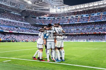 2023-10-07 - Jude Bellingham (Real Madrid) celebrate his goal with Vinicius Junior (Real Madrid), Jose Luis Sanmartin Mato (Joselu) (Real Madrid) and other teammates during the football match of Spanish championship La Liga EA Sports between Real Madrid vs Osasuna played at Bernabeu stadium on October 07, 2023 in Madrid, Spain - REAL MADRID VS OSASUNA - SPANISH LA LIGA - SOCCER