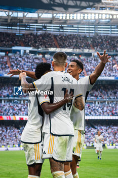 2023-10-07 - Jose Luis Sanmartin Mato (Joselu) (Real Madrid) celebrate his goal with Vinicius Junior (Real Madrid) and Jude Bellingham (Real Madrid) during the football match of Spanish championship La Liga EA Sports between Real Madrid vs Osasuna played at Bernabeu stadium on October 07, 2023 in Madrid, Spain - REAL MADRID VS OSASUNA - SPANISH LA LIGA - SOCCER