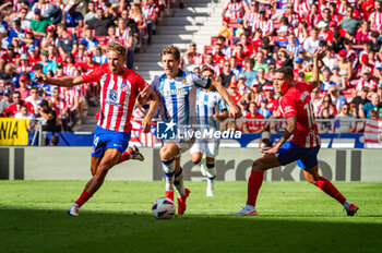 2023-10-08 - Martin Zubimendi (Real Sociedad) in action against Nahuel Molina (Atletico Madrid) and Marcos Llorente (Atletico Madrid) during the football match of Spanish championship La Liga EA Sports between Atletico Madrid vs Real Sociedad played at Civitas Metropolitano stadium on October 08, 2023 in Madrid, Spain - ATLETICO MADRID VS REAL SOCIEDAD - SPANISH LA LIGA - SOCCER