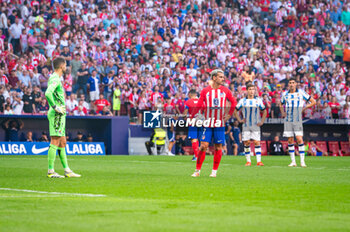 2023-10-08 - Antoine Griezmann (Atletico Madrid) is waiting to kick the penalty during the football match of Spanish championship La Liga EA Sports between Atletico Madrid vs Real Sociedad played at Civitas Metropolitano stadium on October 08, 2023 in Madrid, Spain - ATLETICO MADRID VS REAL SOCIEDAD - SPANISH LA LIGA - SOCCER
