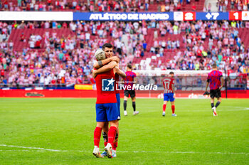 2023-10-08 - Alvaro Morata (Atletico Madrid) celebrate the victory of his team with Antoine Griezmann (Atletico Madrid) at the end of the football match of Spanish championship La Liga EA Sports between Atletico Madrid vs Real Sociedad played at Civitas Metropolitano stadium on October 08, 2023 in Madrid, Spain - ATLETICO MADRID VS REAL SOCIEDAD - SPANISH LA LIGA - SOCCER