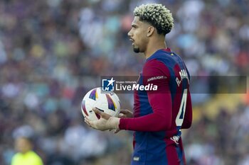 2023-10-28 - BARCELONA, SPAIN - OCTOBER 28: Ronald Araujo of FC Barcelona during the La Liga EA Sports match between FC Barcelona and Real Madrid at the Estadi Olimpic Lluis Companys on October 28, 2023 in Barcelona, SpainSpain La Liga soccer match FC Barcelona vs Real Madrid 900/Cordon Press - LA LIGA: FC BARCELONA VS REAL MADRID - SPANISH LA LIGA - SOCCER