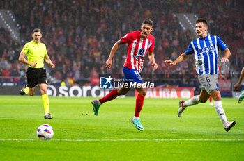 2023-10-29 - Nahuel Molina (Atletico Madrid) in action against Ander Guevara (Alaves) during the football match of Spanish championship La Liga EA Sports between Atletico Madrid vs Alaves played at Metropolitano stadium on October 29, 2023 in Madrid, Spain - ATLETICO MADRID VS ALAVES - SPANISH LA LIGA - SOCCER