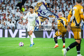 2023-11-05 - Jude Bellingham (Real Madrid) in action with the ball during the football match of Spanish championship La Liga EA Sports between Real Madrid vs Rayo Vallecano played at Bernabeu stadium on November 05, 2023 in Madrid, Spain - REAL MADRID VS RAYO VALLECANO - SPANISH LA LIGA - SOCCER