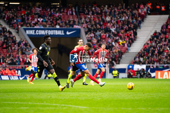2023-12-10 - Nahuel Molina of Atletico Madrid seen in action with the ball during the La Liga EA Sports 2023/24 football match between Atletico Madrid vs Almeria at Metropolitano stadium in Madrid, Spain. - ATLETICO MADRID VS ALMERIA - SPANISH LA LIGA - SOCCER
