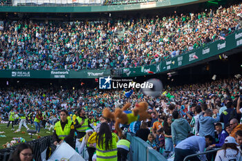 2023-12-09 - Supporters of Real Betis throw stuffed animals on to the pitch for charity at half time during the Spanish championship La Liga football match between Real Betis and Real Madrid on December 9, 2023 at Benito Villamarin stadium in Sevilla, Spain - FOOTBALL - SPANISH CHAMP - REAL BETIS V REAL MADRID - SPANISH LA LIGA - SOCCER