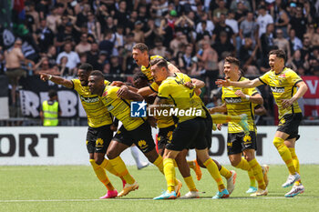 2023-04-30 - 04.06.2023, Bern, Wankdorf, CUP Final: BSC Young Boys - FC Lugano, #18 Jean-Pierre Nsame (Young Boys) celebrates his goal with #21 Ulisses Garcia (Young Boys), #5 Cedric Zesiger (Young Boys), #4 Aurele Amenda (Young Boys), #16 Christian Fassnacht (Young Boys) and #7 Filip Ugrinic (Young Boys) - CUP FINAL: BSC YOUNG BOYS - FC LUGANO - SWISS CUP - SOCCER