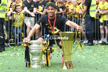 2023-06-04 - 04.06.2023, Bern, Wankdorf, CUP Final: BSC Young Boys - FC Lugano, #17 Kevin Ruegg (Young Boys) mit den Pokalen. - CUP FINAL: BSC YOUNG BOYS - FC LUGANO - SWISS CUP - SOCCER