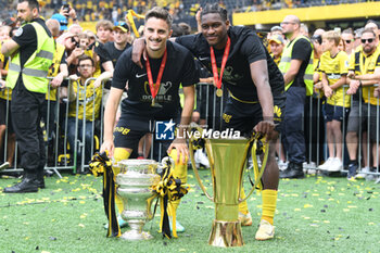2023-06-04 - 04.06.2023, Bern, Wankdorf, CUP Final: BSC Young Boys - FC Lugano, #24 Quentin Maceiras (Young Boys) und #77 Joel Monteiro (Young Boys) mit den Pokalen. - CUP FINAL: BSC YOUNG BOYS - FC LUGANO - SWISS CUP - SOCCER
