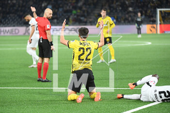 2023-02-18 - February 18, 2023, Bern, Wankdorf, Super League: BSC Young Boys - FC Lugano, #22 Donat Rrudhani (Young Boys) does not agree with a referee's decision. - SUPER LEAGUE: BSC YOUNG BOYS - FC LUGANO - SWISS SUPER LEAGUE - SOCCER