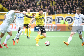 2023-05-14 - May 14, 2023, Bern, Wankdorf Stadium, Super League: BSC Young Boys - FC Zurich, #7 Filip Ugrinic (Young Boys) against #17 Umaru Bangura (FCZ) and #4 Becir Omeragic (FCZ). - SUPER LEAGUE: BSC YOUNG BOYS - FC ZURICH - SWISS SUPER LEAGUE - SOCCER