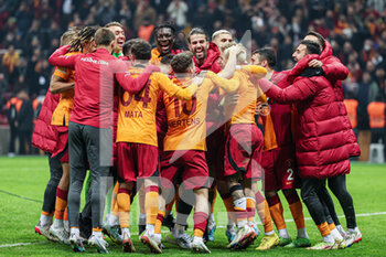 2023-02-01 - Galatasaray celebrate the win during the Turkish championship Super Lig football match between Galatasaray and Umraniyespor on February 1, 2023 at Nef Stadyumu in Istanbul, Turkey - FOOTBALL - TURKISH CHAMP - GALATASARAY V UMRANIYESPOR - TURKISH SUPER LEAGUE - SOCCER