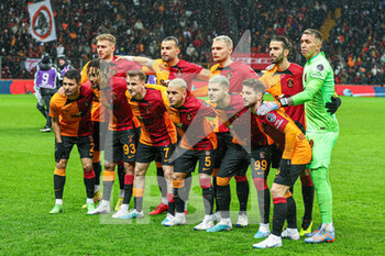 2023-02-05 - Team of Galatasaray during the Turkish championship Super Lig football match between Galatasaray and Trabzonspor on February 5, 2023 at Nef Stadyumu in Istanbul, Turkey - FOOTBALL - TURKISH CHAMP - GALATASARAY V TRABZONSPOR - TURKISH SUPER LEAGUE - SOCCER
