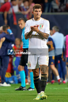 2023-06-15 - Giovanni Di Lorenzo (Italy) applauds fans - SEMIFINAL - SPAIN VS ITALY - UEFA NATIONS LEAGUE - SOCCER