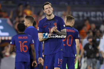 2023-06-14 - Wout Weghorst of Netherlands salutes the fans following the UEFA Nations League, Semi-finals football match between Netherlands and Croatia on June 14, 2023 at Stadion Feijenoord 'De Kuip' in Rotterdam, Netherlands - FOOTBALL - UEFA NATIONS LEAGUE 2023 - 1/2 - NETHERLANDS V CROATIA - UEFA NATIONS LEAGUE - SOCCER