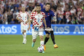 2023-06-14 - Mateo Kovacic of Croatia, Wout Weghorst of Netherlands during the UEFA Nations League, Semi-finals football match between Netherlands and Croatia on June 14, 2023 at Stadion Feijenoord 'De Kuip' in Rotterdam, Netherlands - FOOTBALL - UEFA NATIONS LEAGUE 2023 - 1/2 - NETHERLANDS V CROATIA - UEFA NATIONS LEAGUE - SOCCER
