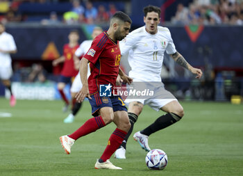2023-06-15 - Jordi Alba of Spain, Nicolo Zaniolo of Italy during the UEFA Nations League Semi-final football match between Spain and Italy on June 15, 2023 at De Grolsch Veste, FC Twente stadium in Enschede, Netherlands - FOOTBALL - UEFA NATIONS LEAGUE 2023 - 1/2 - SPAIN V ITALY - UEFA NATIONS LEAGUE - SOCCER