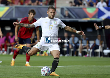 2023-06-15 - Ciro Immobile of Italy scores his penalty kick during the UEFA Nations League Semi-final football match between Spain and Italy on June 15, 2023 at De Grolsch Veste, FC Twente stadium in Enschede, Netherlands - FOOTBALL - UEFA NATIONS LEAGUE 2023 - 1/2 - SPAIN V ITALY - UEFA NATIONS LEAGUE - SOCCER