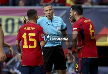 2023-06-15 - Referee Slavko Vincic of Slovenia during the UEFA Nations League Semi-final football match between Spain and Italy on June 15, 2023 at De Grolsch Veste, FC Twente stadium in Enschede, Netherlands - FOOTBALL - UEFA NATIONS LEAGUE 2023 - 1/2 - SPAIN V ITALY - UEFA NATIONS LEAGUE - SOCCER
