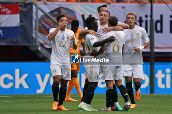 2023-06-18 - Davide Frattesi (Italy) celebrates after scoring a goal with teammates - THIRD-PLACE MATCH - NETHERLANDS VS ITALY - UEFA NATIONS LEAGUE - SOCCER