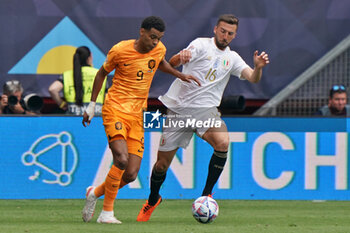2023-06-18 - Cody Gakpo (Netherlands) and Bryan Cristante (Italy) - THIRD-PLACE MATCH - NETHERLANDS VS ITALY - UEFA NATIONS LEAGUE - SOCCER