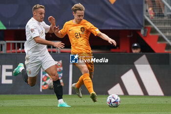 2023-06-18 - Frenkie de Jong (Netherlands) and Davide Frattesi (Italy) - THIRD-PLACE MATCH - NETHERLANDS VS ITALY - UEFA NATIONS LEAGUE - SOCCER