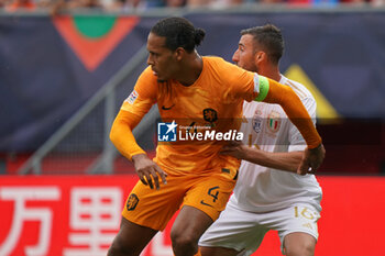 2023-06-18 - Virgil van Dijk (Netherlands) and Bryan Cristante (Italy) - THIRD-PLACE MATCH - NETHERLANDS VS ITALY - UEFA NATIONS LEAGUE - SOCCER