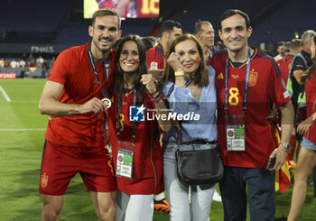 2023-06-18 - Fabian Ruiz of Spain and family celebrate the victory following the UEFA Nations League 2023 Final football match between Croatia and Spain on June 18, 2023 at Stadion Feijenoord 'De Kuip' in Rotterdam, Netherlands - FOOTBALL - UEFA NATIONS LEAGUE 2023 - FINAL - CROATIA V SPAIN - UEFA NATIONS LEAGUE - SOCCER