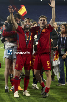 2023-06-18 - Jordi Alba and Gavi of Spain celebrate the victory following the UEFA Nations League 2023 Final football match between Croatia and Spain on June 18, 2023 at Stadion Feijenoord 'De Kuip' in Rotterdam, Netherlands - FOOTBALL - UEFA NATIONS LEAGUE 2023 - FINAL - CROATIA V SPAIN - UEFA NATIONS LEAGUE - SOCCER