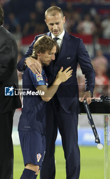 2023-06-18 - Luka Modric of Croatia is oonsoled by UEFA President Aleksander Ceferin during the trophy ceremony following the UEFA Nations League 2023 Final football match between Croatia and Spain on June 18, 2023 at Stadion Feijenoord 'De Kuip' in Rotterdam, Netherlands - FOOTBALL - UEFA NATIONS LEAGUE 2023 - FINAL - CROATIA V SPAIN - UEFA NATIONS LEAGUE - SOCCER
