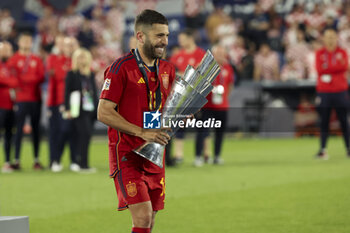 2023-06-18 - Jordi Alba of Spain celebrates the victory with the trophy following the UEFA Nations League 2023 Final football match between Croatia and Spain on June 18, 2023 at Stadion Feijenoord 'De Kuip' in Rotterdam, Netherlands - FOOTBALL - UEFA NATIONS LEAGUE 2023 - FINAL - CROATIA V SPAIN - UEFA NATIONS LEAGUE - SOCCER