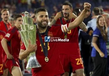 2023-06-18 - Jordi Alba of Spain celebrates the victory with the trophy following the UEFA Nations League 2023 Final football match between Croatia and Spain on June 18, 2023 at Stadion Feijenoord 'De Kuip' in Rotterdam, Netherlands - FOOTBALL - UEFA NATIONS LEAGUE 2023 - FINAL - CROATIA V SPAIN - UEFA NATIONS LEAGUE - SOCCER