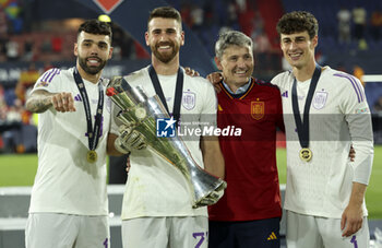 2023-06-18 - Spain goalkeepers David Raya, Unai Simon, Cesar Azpilicueta celebrate the victory with the trophy following the UEFA Nations League 2023 Final football match between Croatia and Spain on June 18, 2023 at Stadion Feijenoord 'De Kuip' in Rotterdam, Netherlands - FOOTBALL - UEFA NATIONS LEAGUE 2023 - FINAL - CROATIA V SPAIN - UEFA NATIONS LEAGUE - SOCCER