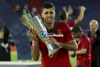 2023-06-18 - Rodri of Spain celebrates the victory with the trophy following the UEFA Nations League 2023 Final football match between Croatia and Spain on June 18, 2023 at Stadion Feijenoord 'De Kuip' in Rotterdam, Netherlands - FOOTBALL - UEFA NATIONS LEAGUE 2023 - FINAL - CROATIA V SPAIN - UEFA NATIONS LEAGUE - SOCCER
