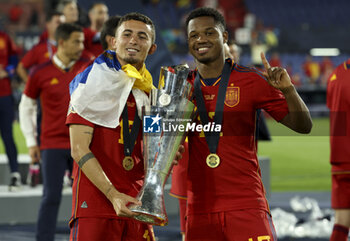2023-06-18 - Yeremy Pino and Ansu Fati of Spain celebrate the victory with the trophy following the UEFA Nations League 2023 Final football match between Croatia and Spain on June 18, 2023 at Stadion Feijenoord 'De Kuip' in Rotterdam, Netherlands - FOOTBALL - UEFA NATIONS LEAGUE 2023 - FINAL - CROATIA V SPAIN - UEFA NATIONS LEAGUE - SOCCER