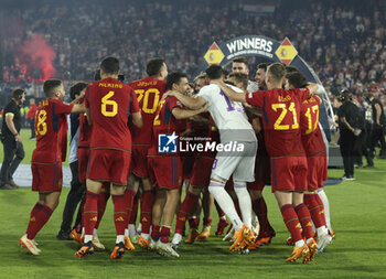 2023-06-18 - Players of Spain celebrate the victory following the UEFA Nations League 2023 Final football match between Croatia and Spain on June 18, 2023 at Stadion Feijenoord 'De Kuip' in Rotterdam, Netherlands - FOOTBALL - UEFA NATIONS LEAGUE 2023 - FINAL - CROATIA V SPAIN - UEFA NATIONS LEAGUE - SOCCER