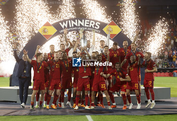 2023-06-18 - Players of Spain celebrate the victory during the trophy ceremony following the UEFA Nations League 2023 Final football match between Croatia and Spain on June 18, 2023 at Stadion Feijenoord 'De Kuip' in Rotterdam, Netherlands - FOOTBALL - UEFA NATIONS LEAGUE 2023 - FINAL - CROATIA V SPAIN - UEFA NATIONS LEAGUE - SOCCER