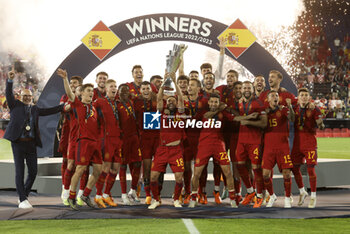 2023-06-18 - Players of Spain celebrate the victory during the trophy ceremony following the UEFA Nations League 2023 Final football match between Croatia and Spain on June 18, 2023 at Stadion Feijenoord 'De Kuip' in Rotterdam, Netherlands - FOOTBALL - UEFA NATIONS LEAGUE 2023 - FINAL - CROATIA V SPAIN - UEFA NATIONS LEAGUE - SOCCER