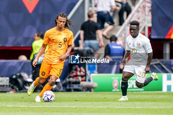 2023-06-18 - Nathan Ake of The Netherlands during the UEFA Nations League 2023, Third-place match between Netherlands and Italy on June 18, 2023 at De Grolsch Veste, FC Twente stadium in Enschede, Netherlands - FOOTBALL - UEFA NATIONS LEAGUE 2023 - 3RD PLACE - NETHERLANDS V ITALY - UEFA NATIONS LEAGUE - SOCCER