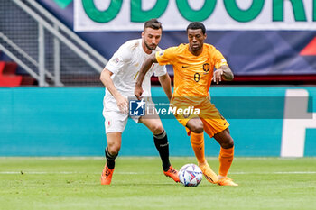2023-06-18 - Bryan Cristante of Italy, Georginio Wijnaldum of The Netherlands during the UEFA Nations League 2023, Third-place match between Netherlands and Italy on June 18, 2023 at De Grolsch Veste, FC Twente stadium in Enschede, Netherlands - FOOTBALL - UEFA NATIONS LEAGUE 2023 - 3RD PLACE - NETHERLANDS V ITALY - UEFA NATIONS LEAGUE - SOCCER
