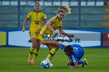 2023-09-26 - Valentina Giacinti of Italy and Linda Sembrant of Sweden compete for the ball during the UEFA Womens Nations League match between Italy and Sweden at on September 26, 2023 in Castel di Sangro, Italy. ©Photo: Cinzia Camela. - ITALY WOMEN VS SWEDEN - UEFA NATIONS LEAGUE - SOCCER