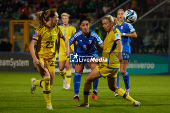 2023-09-26 - Martina Piemonte of Italy and Elin Rubensson of Sweden compete for the ball during the UEFA Womens Nations League match between Italy and Sweden at on September 26, 2023 in Castel di Sangro, Italy. ©Photo: Cinzia Camela. - ITALY WOMEN VS SWEDEN - UEFA NATIONS LEAGUE - SOCCER