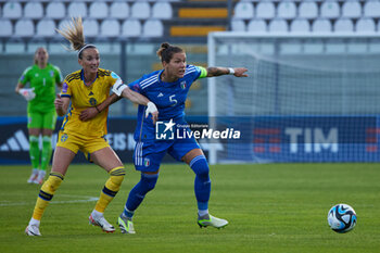 2023-09-26 - Linda Sembrant of Sweden and Elena Linari of Italy compete for the ball during the UEFA Womens Nations League match between Italy and Sweden at on September 26, 2023 in Castel di Sangro, Italy. ©Photo: Cinzia Camela. - ITALY WOMEN VS SWEDEN - UEFA NATIONS LEAGUE - SOCCER