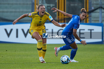 2023-09-26 - Johanna Rytting Kaneryd of Sweden and Arianna Caruso of Italy, compete for the ball during the UEFA Womens Nations League match between Italy and Sweden at on September 26, 2023 in Castel di Sangro, Italy. ©Photo: Cinzia Camela. - ITALY WOMEN VS SWEDEN - UEFA NATIONS LEAGUE - SOCCER