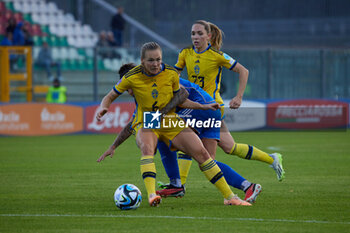 2023-09-26 - Martina Piemonte of Italy and Magdalena Eriksson of Sweden compete for the ball during the UEFA Womens Nations League match between Italy and Sweden at on September 26, 2023 in Castel di Sangro, Italy. ©Photo: Cinzia Camela. - ITALY WOMEN VS SWEDEN - UEFA NATIONS LEAGUE - SOCCER