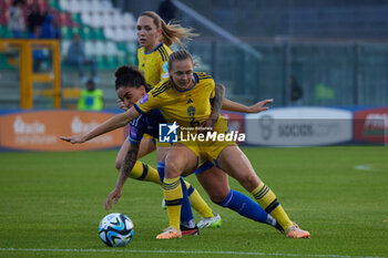 2023-09-26 - Martina Piemonte of Italy and Magdalena Eriksson of Sweden compete for the ball during the UEFA Womens Nations League match between Italy and Sweden at on September 26, 2023 in Castel di Sangro, Italy. ©Photo: Cinzia Camela. - ITALY WOMEN VS SWEDEN - UEFA NATIONS LEAGUE - SOCCER
