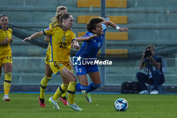 2023-09-26 - Valentina Giacinti of Italy and Elin Rubensson of Sweden compete for the ball during the UEFA Womens Nations League match between Italy and Sweden at on September 26, 2023 in Castel di Sangro, Italy. ©Photo: Cinzia Camela. - ITALY WOMEN VS SWEDEN - UEFA NATIONS LEAGUE - SOCCER