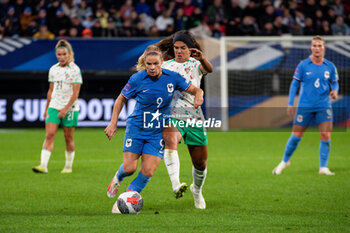 2023-08-02 - Eugenie Le Sommer of France and Andreia Norton of Portugal fight for the ball during the 2023 UEFA Women’s Nations League, League A - Group A2 football match between France and Portugal on 22 September 2023 at Stade du Hainaut - Valenciennes, France - FOOTBALL - WOMEN'S NATIONS LEAGUE 2023 - FRANCE V PORTUGAL - UEFA NATIONS LEAGUE - SOCCER